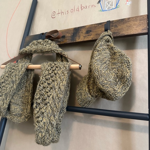 Crocheted Scarf and Hat Set by Quagga - Picture 3 of 13